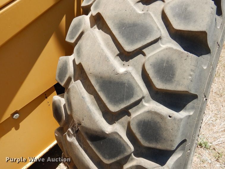 image for item HM9222 1998 John Deere 624H  wheel loader