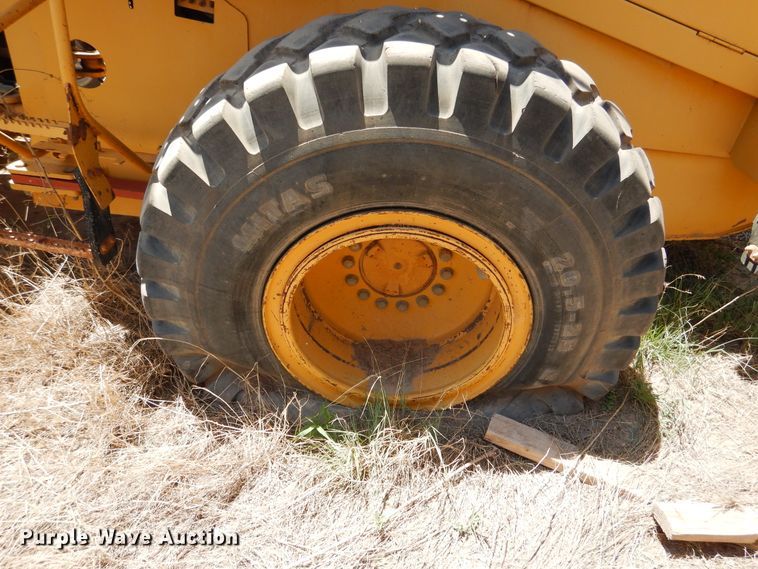 image for item HM9222 1998 John Deere 624H  wheel loader