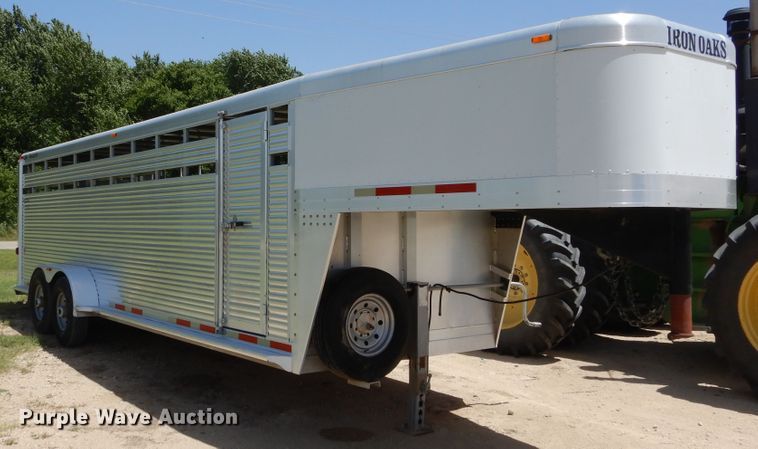 image for item HS9642 2008 CM livestock trailer