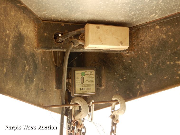 image for item HS9642 2008 CM livestock trailer