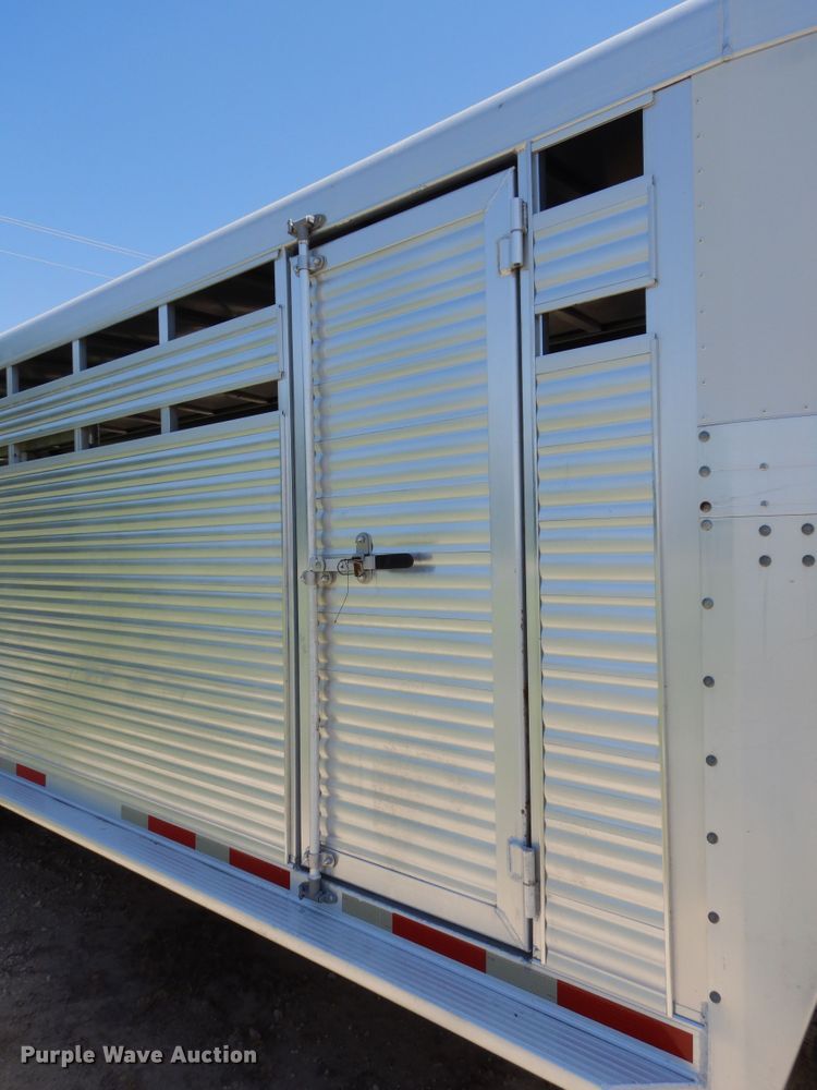image for item HS9642 2008 CM livestock trailer