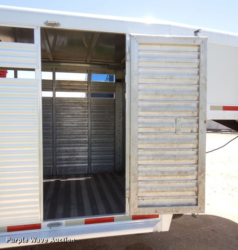 image for item HS9642 2008 CM livestock trailer