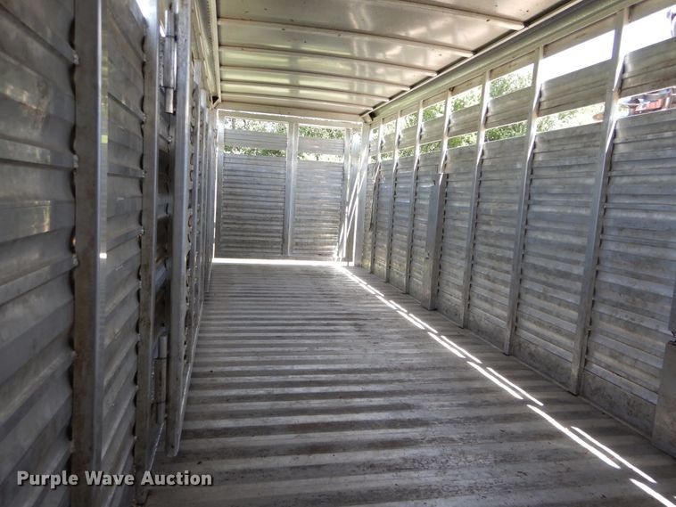 image for item HS9642 2008 CM livestock trailer