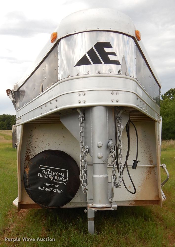 image for item HS9652 2003 Elite livestock trailer