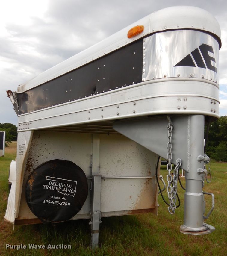 image for item HS9652 2003 Elite livestock trailer