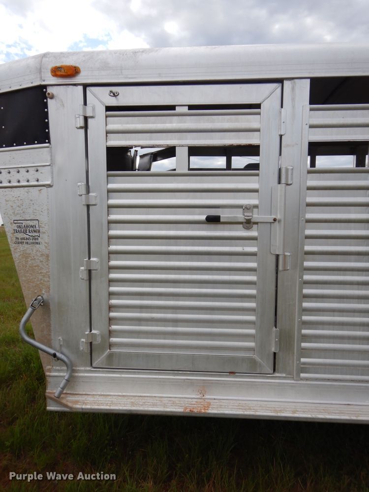 image for item HS9652 2003 Elite livestock trailer