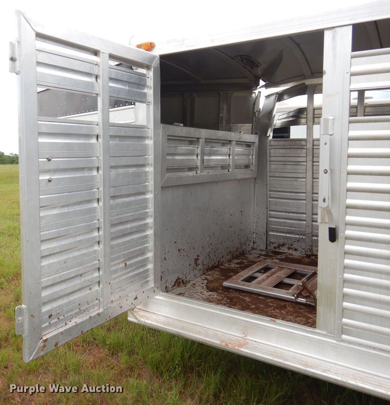 image for item HS9652 2003 Elite livestock trailer