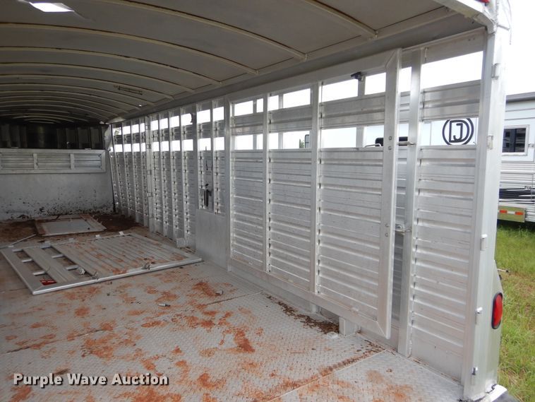 image for item HS9652 2003 Elite livestock trailer