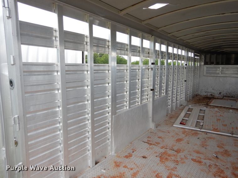 image for item HS9652 2003 Elite livestock trailer