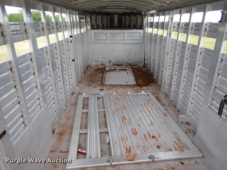 image for item HS9652 2003 Elite livestock trailer