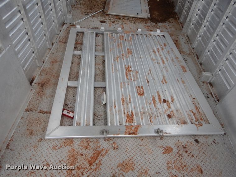 image for item HS9652 2003 Elite livestock trailer