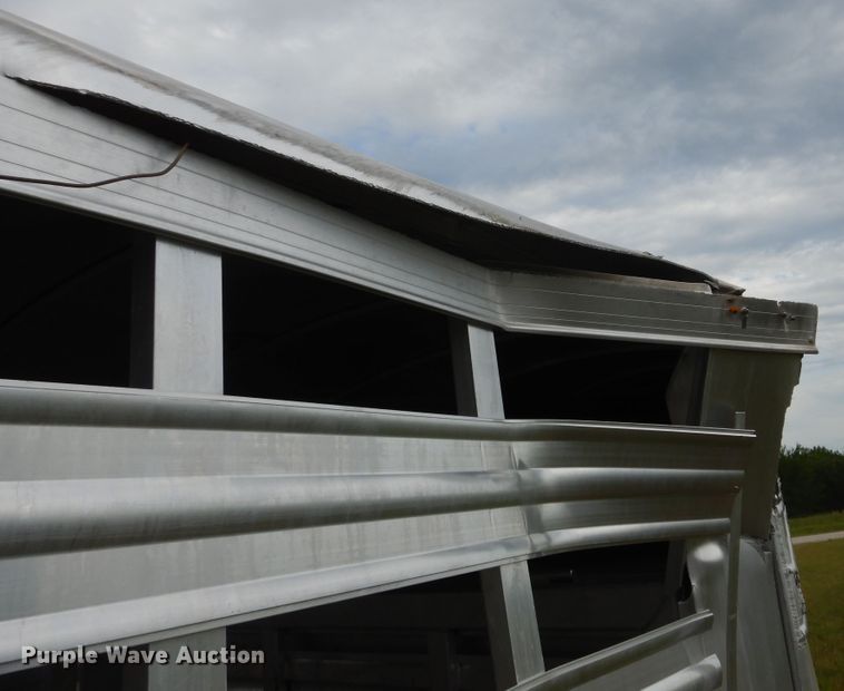 image for item HS9652 2003 Elite livestock trailer