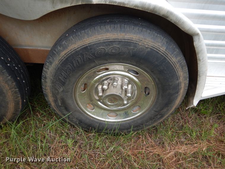 image for item HS9652 2003 Elite livestock trailer