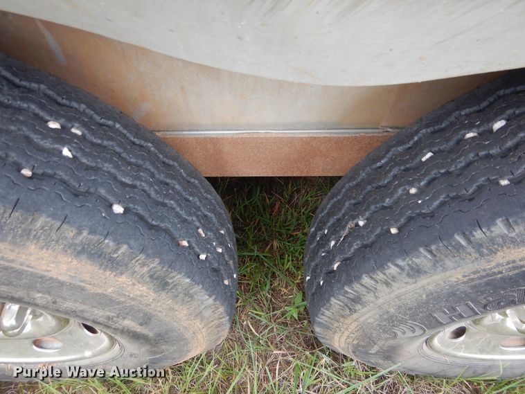 image for item HS9652 2003 Elite livestock trailer