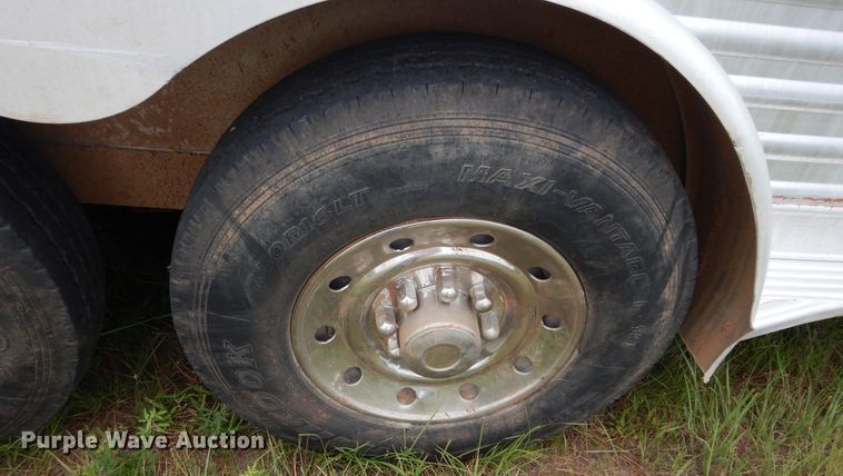 image for item HS9652 2003 Elite livestock trailer