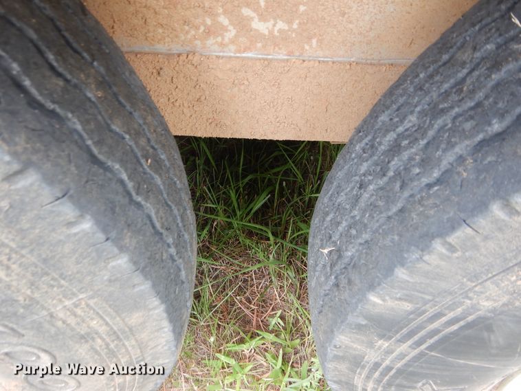 image for item HS9652 2003 Elite livestock trailer