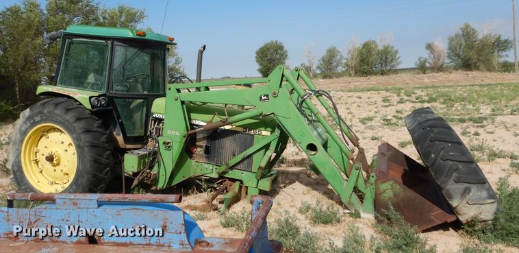 image for item HV9209 1992 John Deere 3255  MFWD tractor