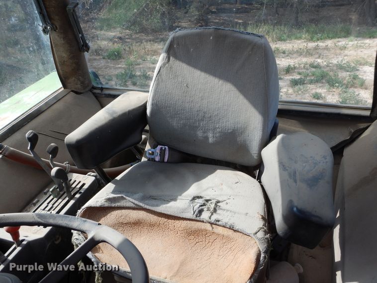 image for item HV9209 1992 John Deere 3255  MFWD tractor