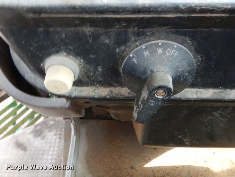 image for item HV9209 1992 John Deere 3255  MFWD tractor