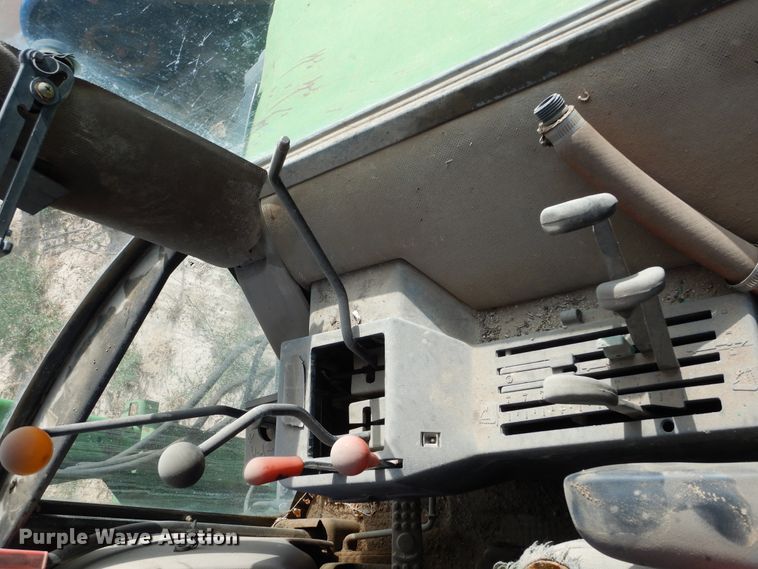 image for item HV9209 1992 John Deere 3255  MFWD tractor