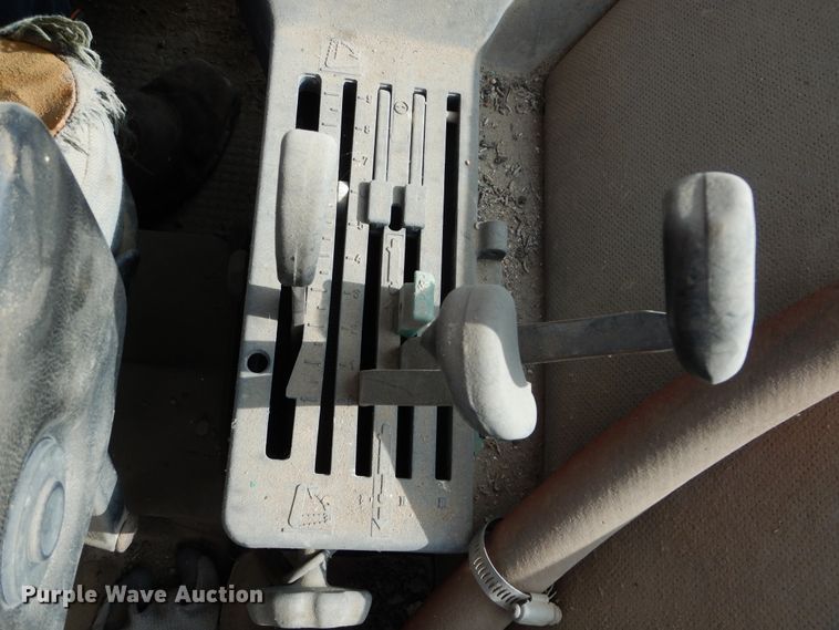 image for item HV9209 1992 John Deere 3255  MFWD tractor