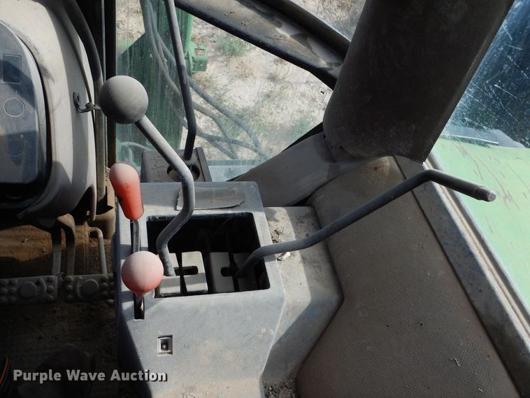 image for item HV9209 1992 John Deere 3255  MFWD tractor