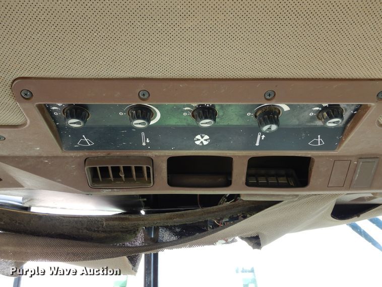 image for item HV9209 1992 John Deere 3255  MFWD tractor