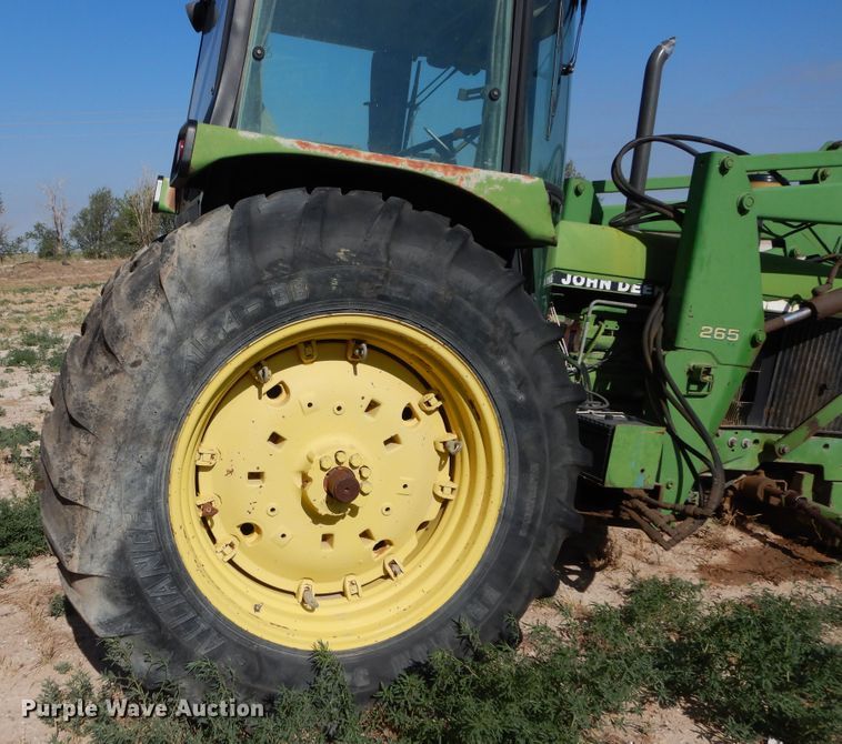 image for item HV9209 1992 John Deere 3255  MFWD tractor