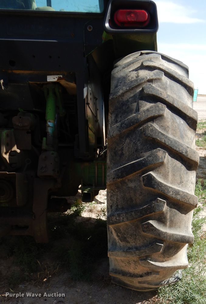 image for item HV9209 1992 John Deere 3255  MFWD tractor