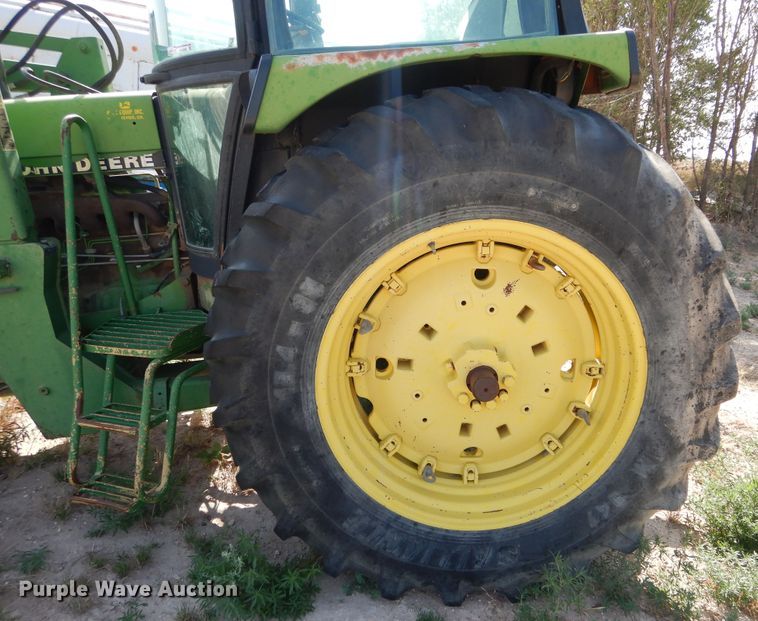 image for item HV9209 1992 John Deere 3255  MFWD tractor