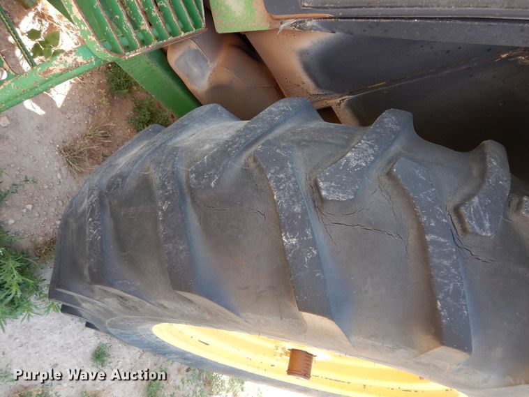 image for item HV9209 1992 John Deere 3255  MFWD tractor