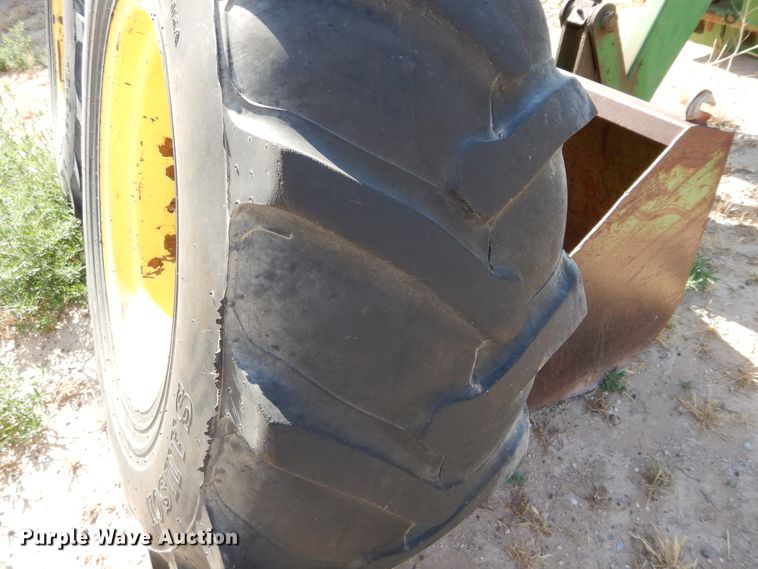 image for item HV9209 1992 John Deere 3255  MFWD tractor