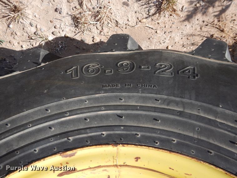 image for item HV9209 1992 John Deere 3255  MFWD tractor