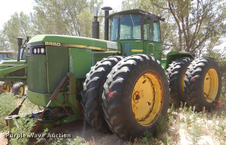 image for item HV9219 1985 John Deere 8850  4WD tractor
