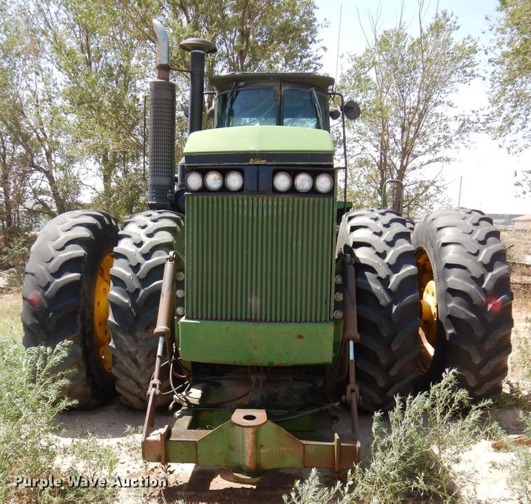 image for item HV9219 1985 John Deere 8850  4WD tractor