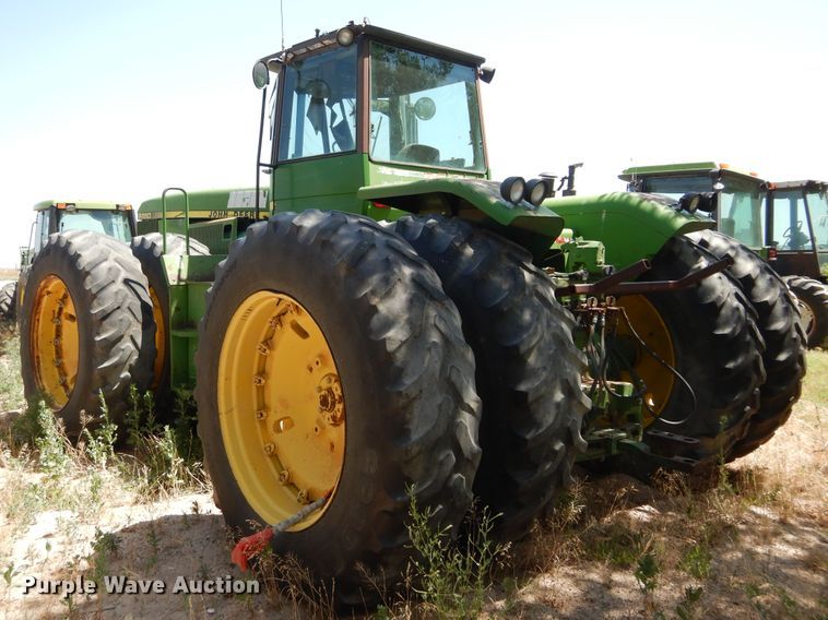 image for item HV9219 1985 John Deere 8850  4WD tractor