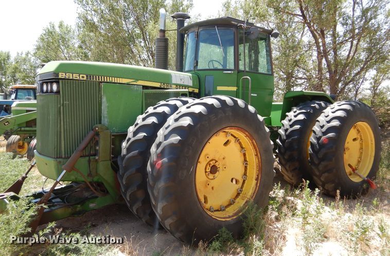 image for item HV9219 1985 John Deere 8850  4WD tractor