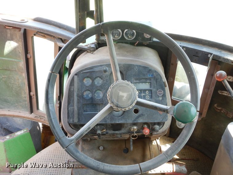 image for item HV9219 1985 John Deere 8850  4WD tractor