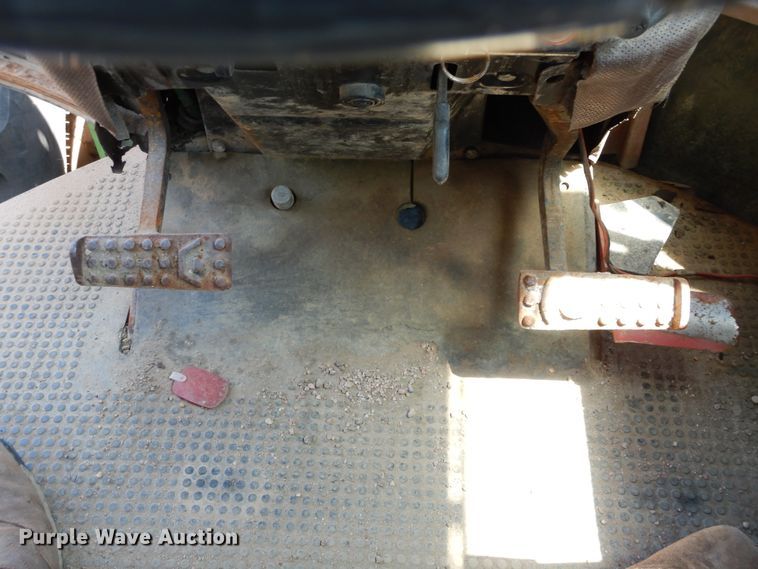 image for item HV9219 1985 John Deere 8850  4WD tractor