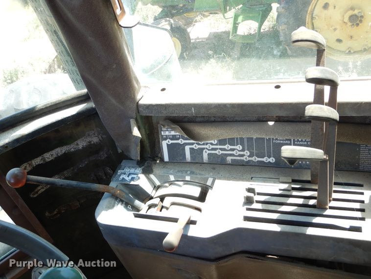 image for item HV9219 1985 John Deere 8850  4WD tractor