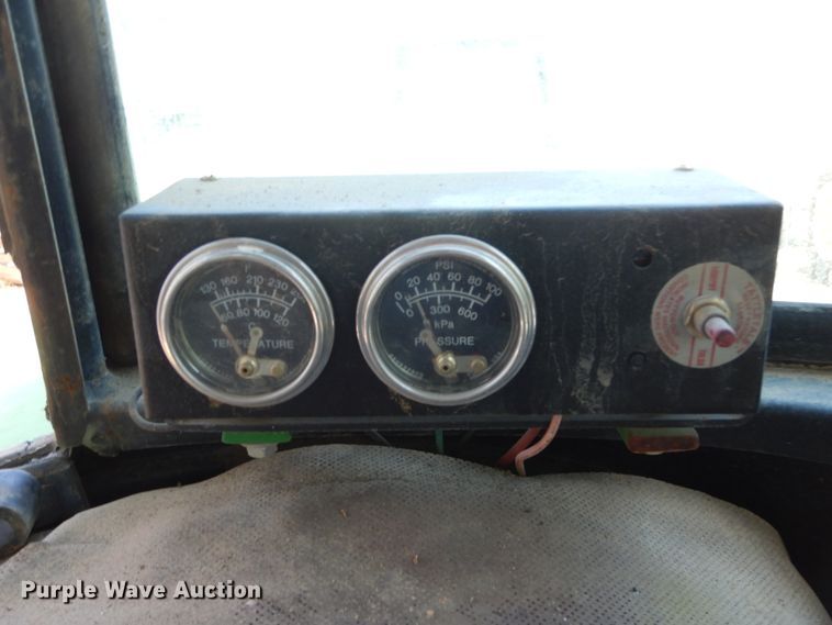 image for item HV9219 1985 John Deere 8850  4WD tractor