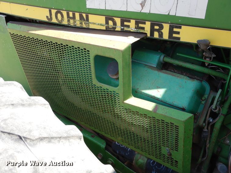 image for item HV9219 1985 John Deere 8850  4WD tractor