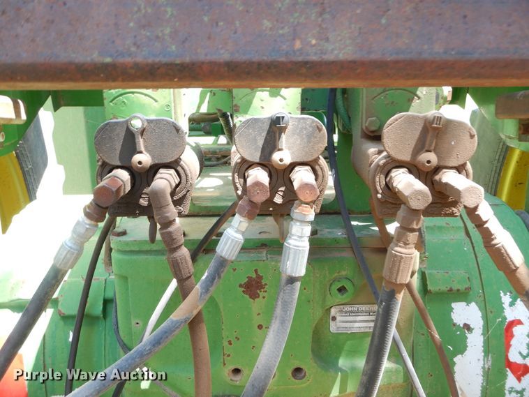 image for item HV9219 1985 John Deere 8850  4WD tractor