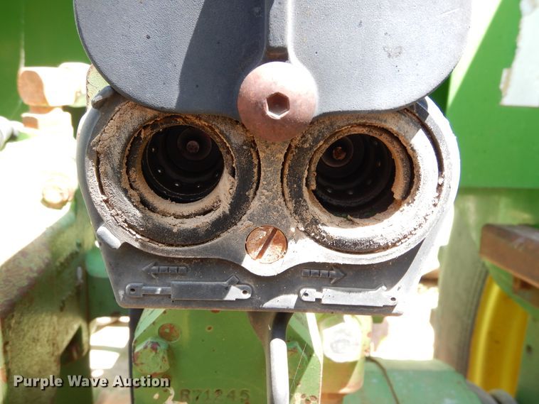 image for item HV9219 1985 John Deere 8850  4WD tractor