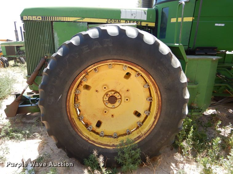 image for item HV9219 1985 John Deere 8850  4WD tractor