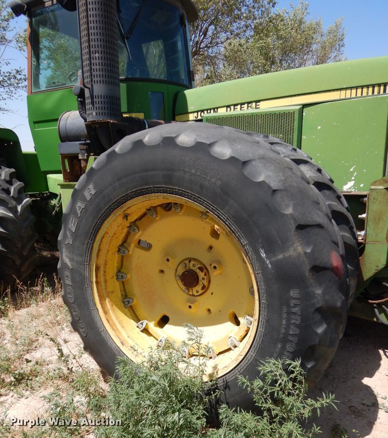 image for item HV9219 1985 John Deere 8850  4WD tractor