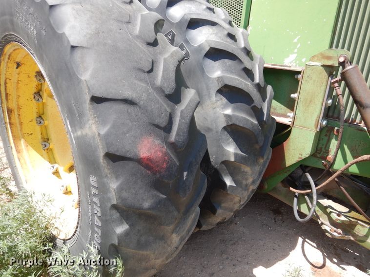 image for item HV9219 1985 John Deere 8850  4WD tractor