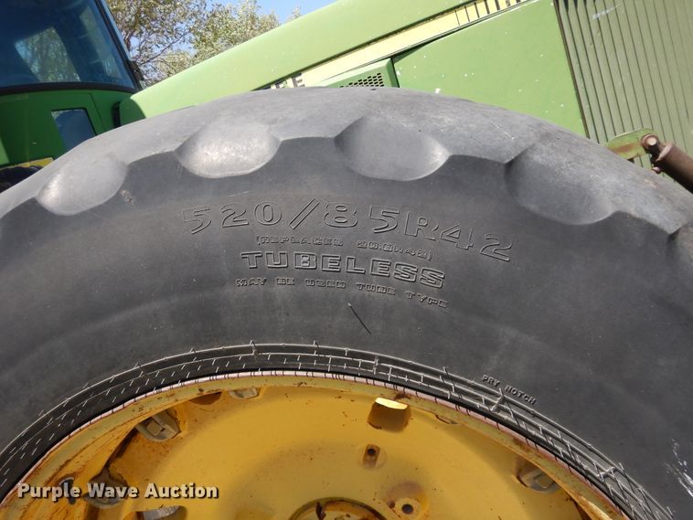 image for item HV9219 1985 John Deere 8850  4WD tractor