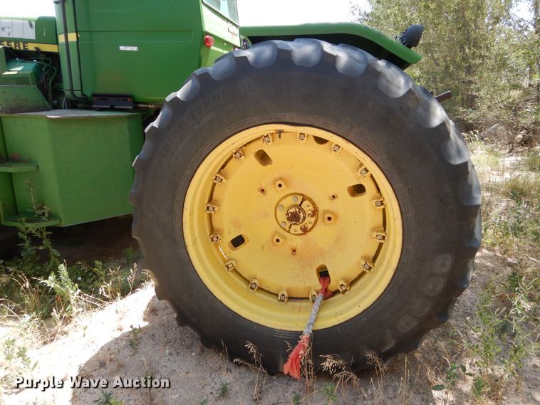 image for item HV9219 1985 John Deere 8850  4WD tractor