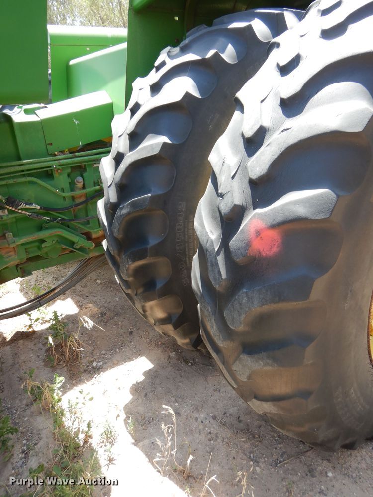 image for item HV9219 1985 John Deere 8850  4WD tractor